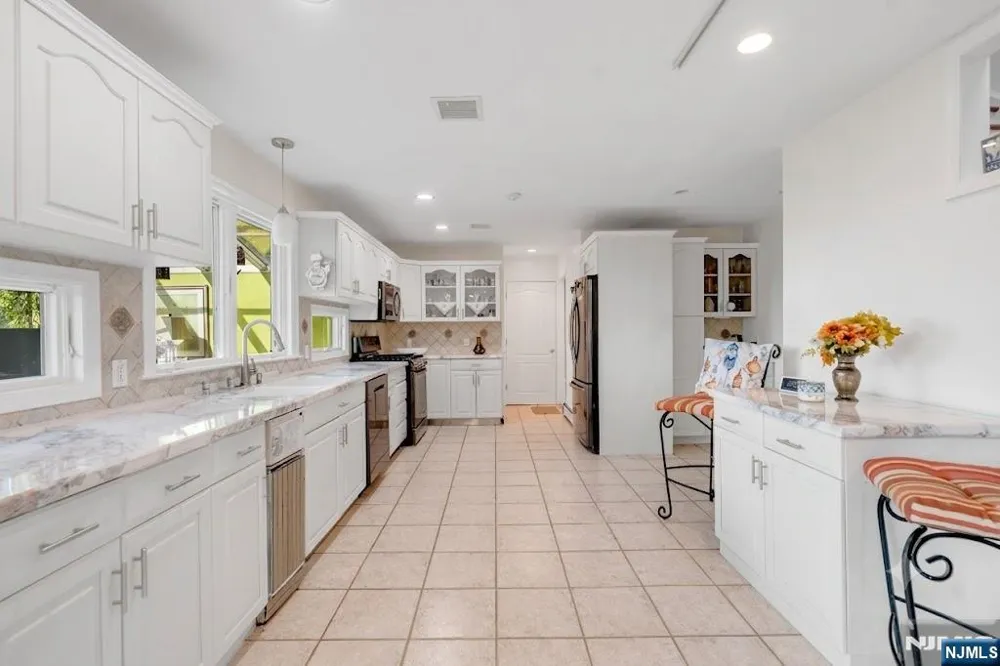 703 Stewart Street Ridgefield, NJ 07657