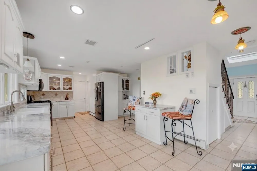 703 Stewart Street Ridgefield, NJ 07657