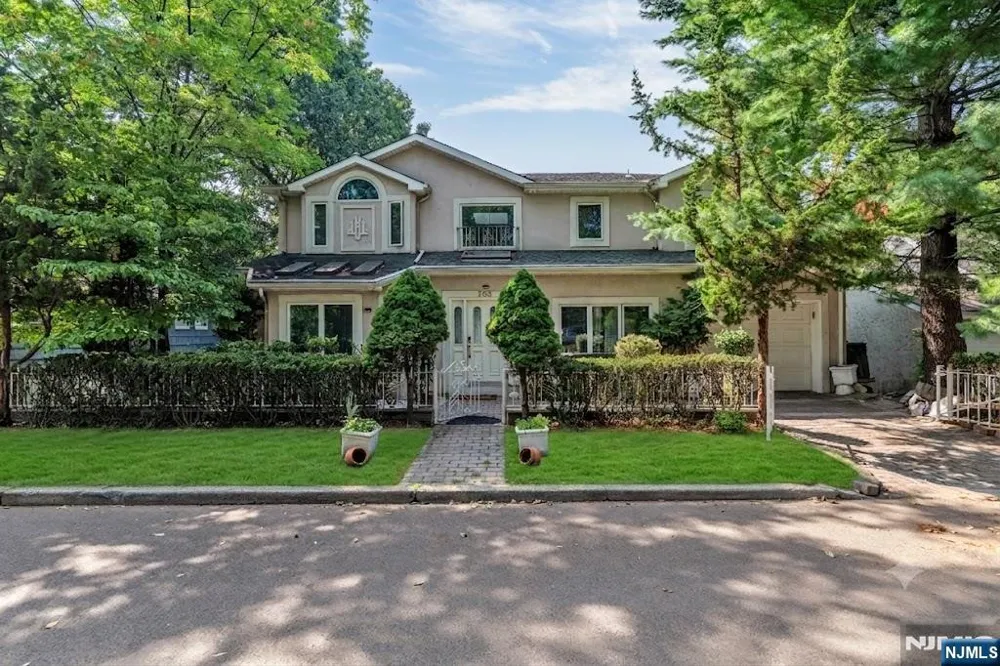 703 Stewart Street Ridgefield, NJ 07657