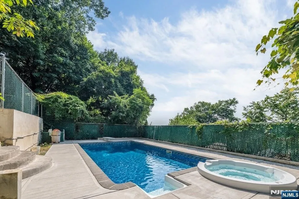 703 Stewart Street Ridgefield, NJ 07657