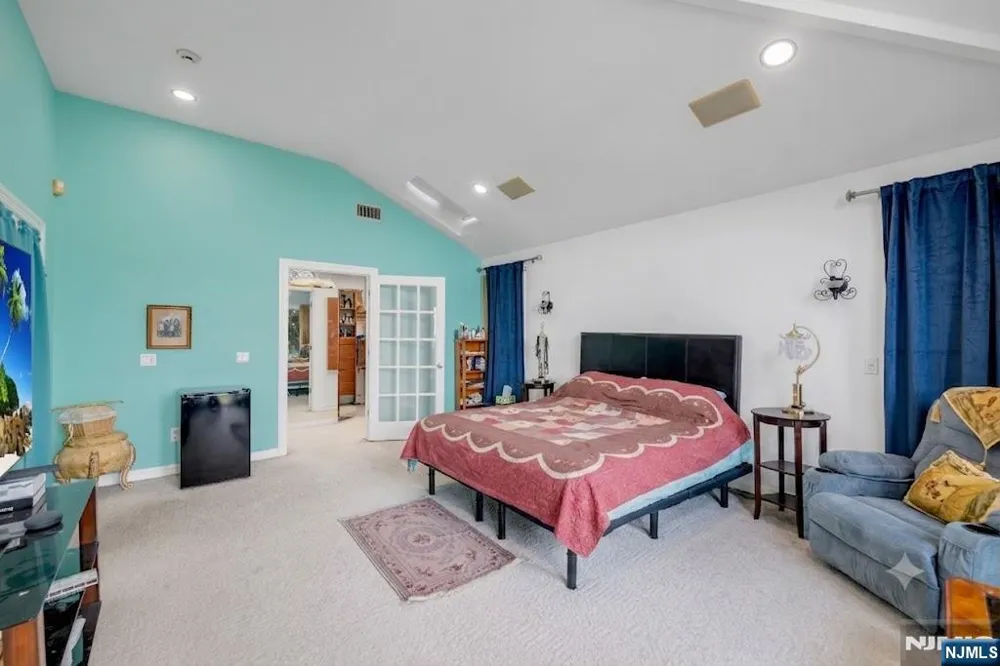 703 Stewart Street Ridgefield, NJ 07657