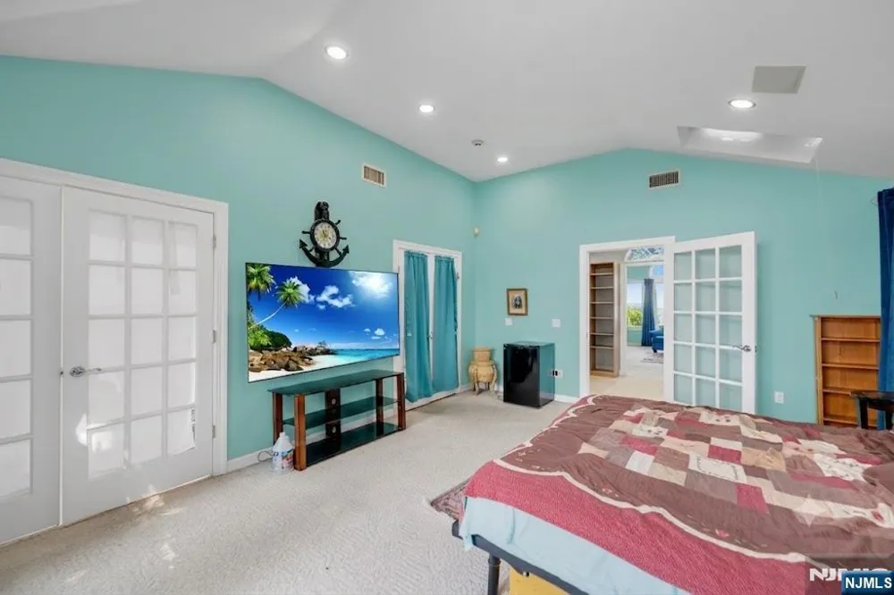 703 Stewart Street Ridgefield, NJ 07657