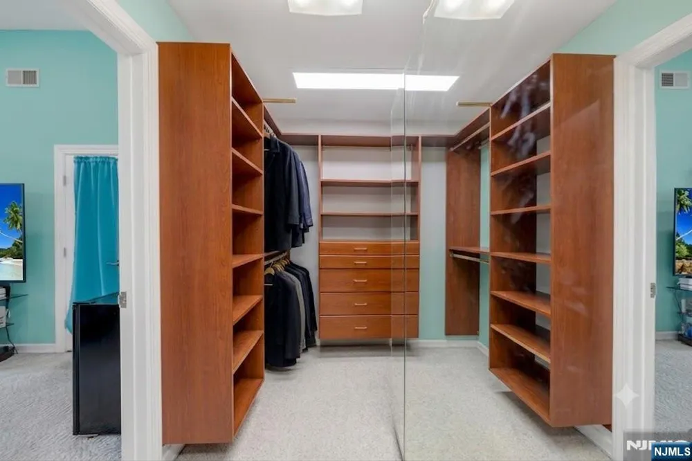 703 Stewart Street Ridgefield, NJ 07657