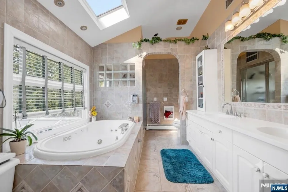 703 Stewart Street Ridgefield, NJ 07657