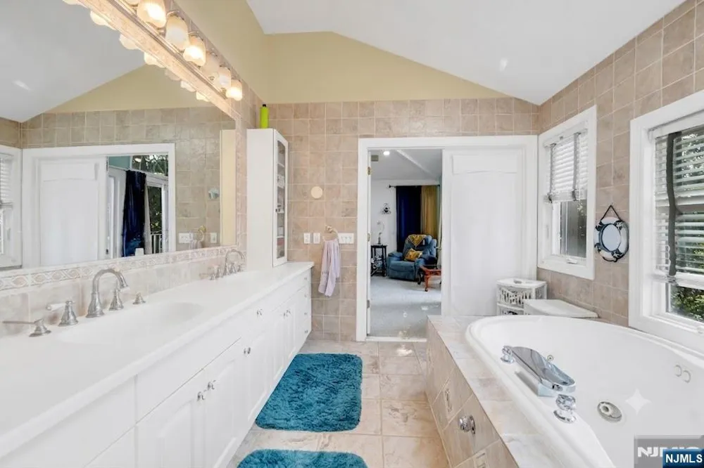 703 Stewart Street Ridgefield, NJ 07657