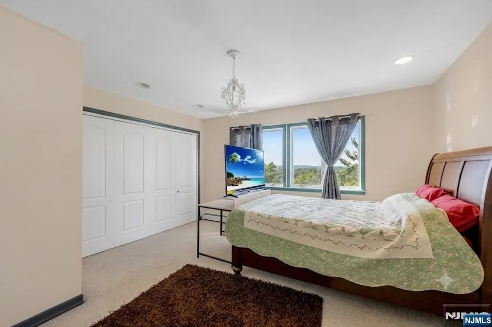 703 Stewart Street Ridgefield, NJ 07657