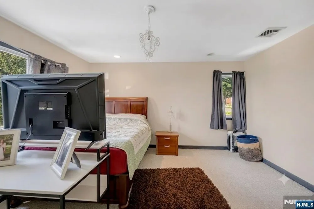 703 Stewart Street Ridgefield, NJ 07657