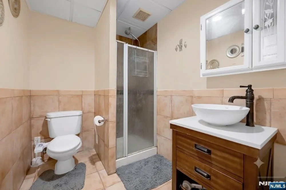 703 Stewart Street Ridgefield, NJ 07657