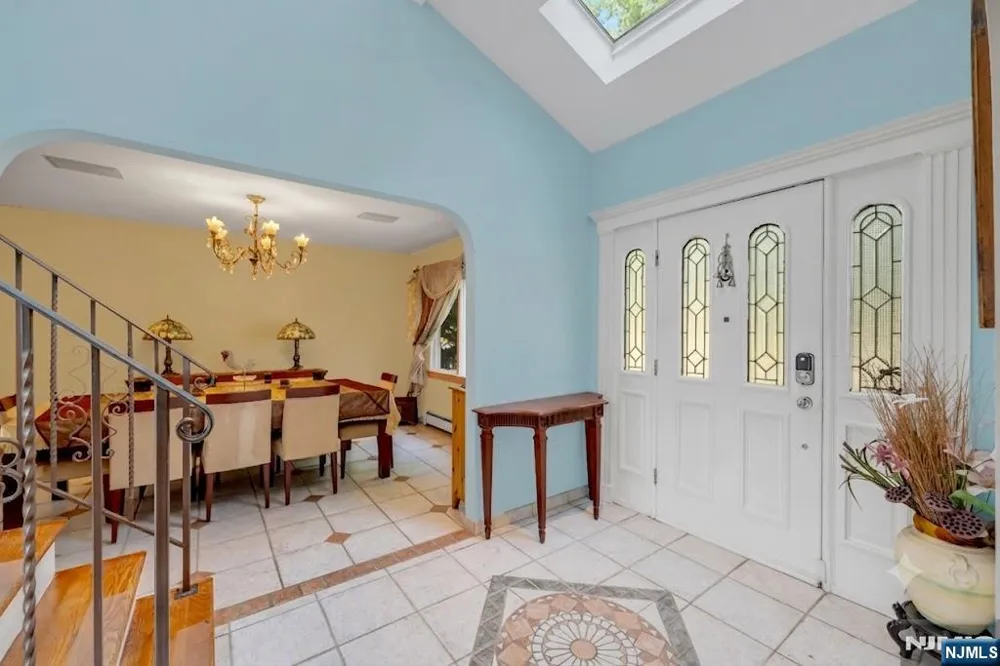 703 Stewart Street Ridgefield, NJ 07657