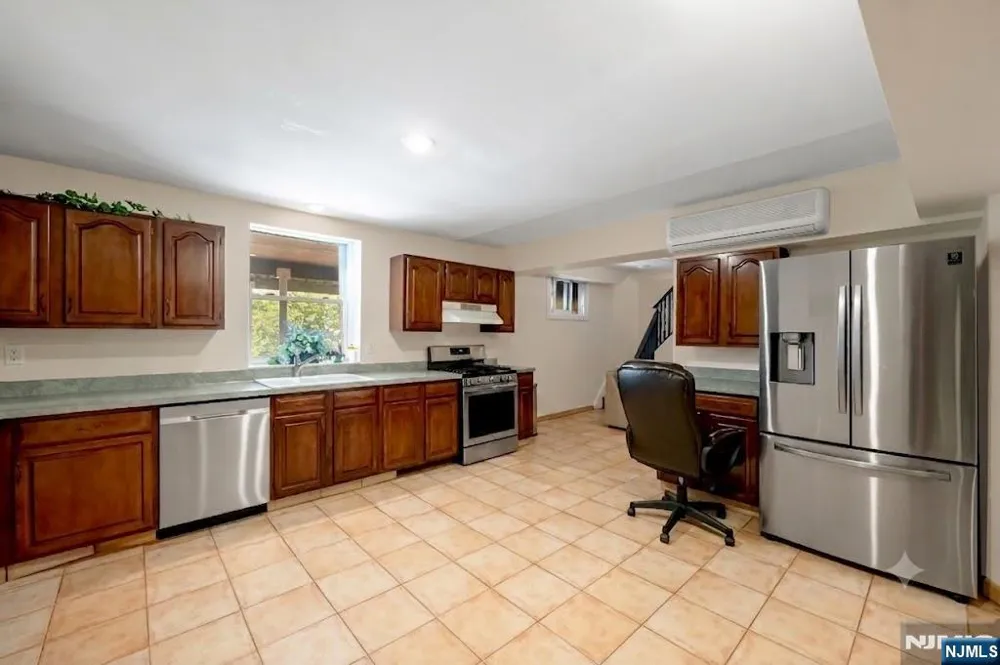 703 Stewart Street Ridgefield, NJ 07657