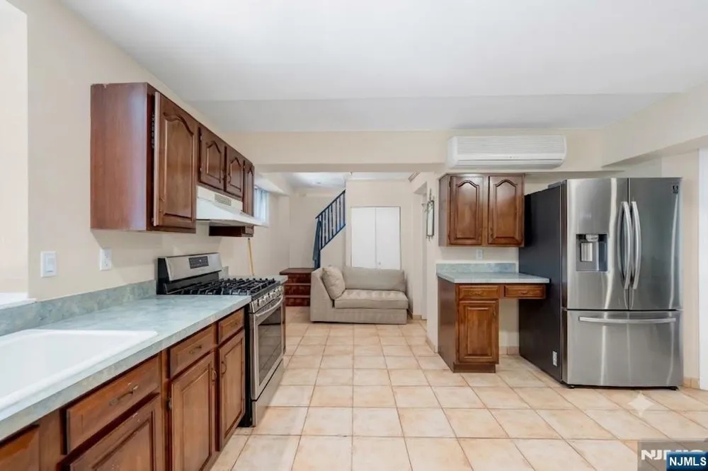 703 Stewart Street Ridgefield, NJ 07657