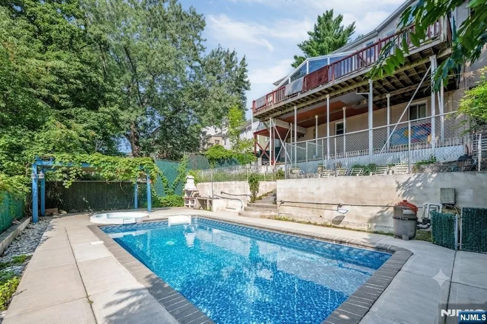 703 Stewart Street Ridgefield, NJ 07657