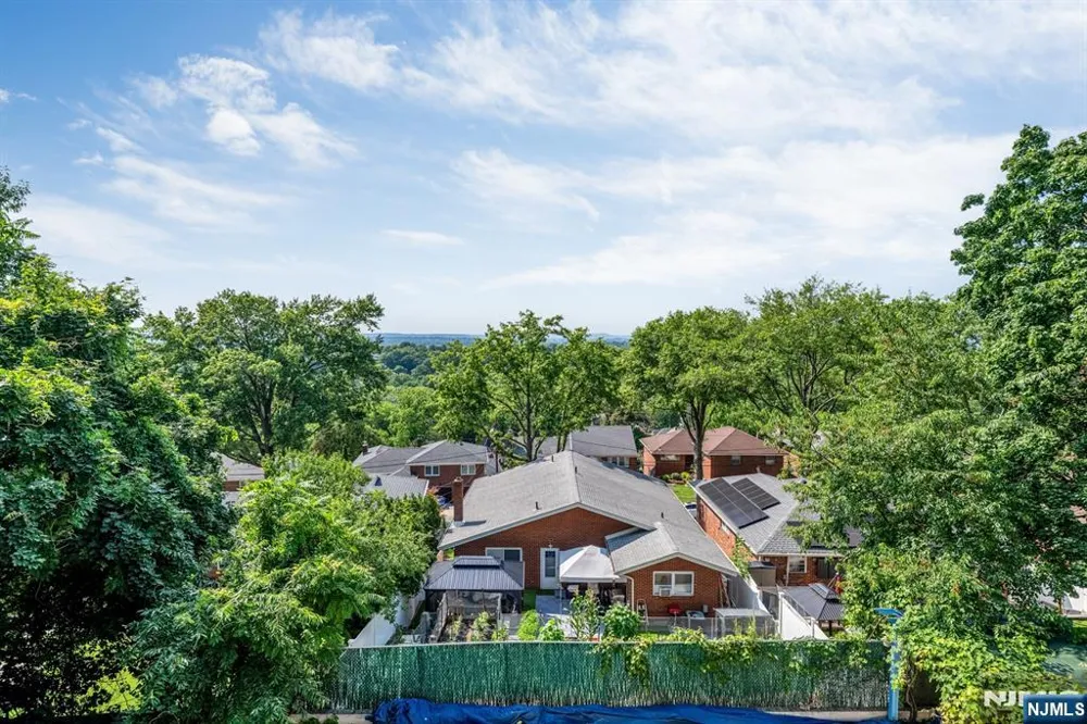 703 Stewart Street Ridgefield, NJ 07657