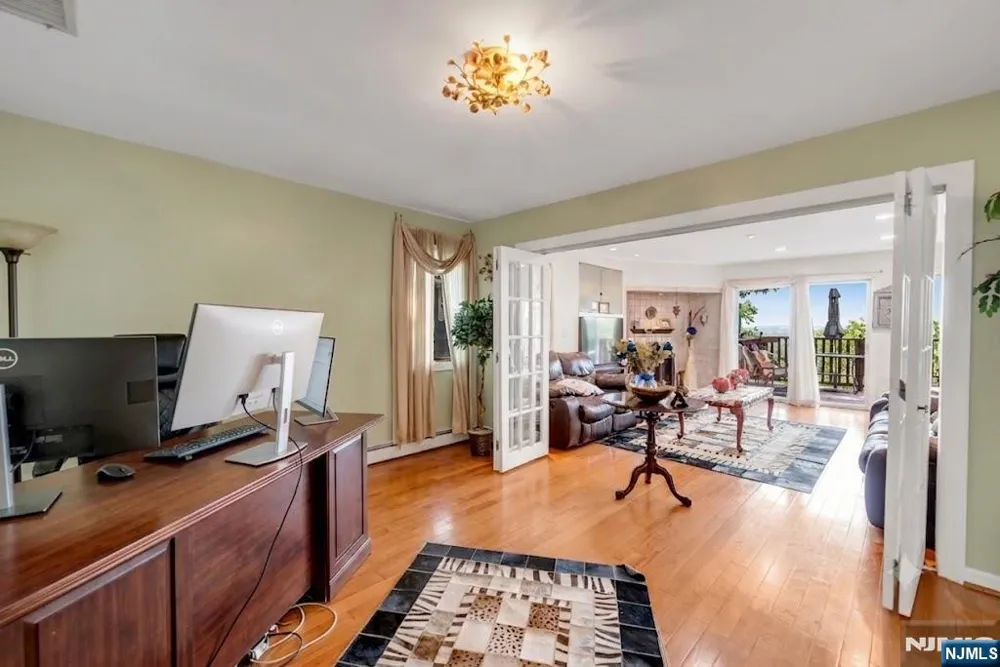 703 Stewart Street Ridgefield, NJ 07657