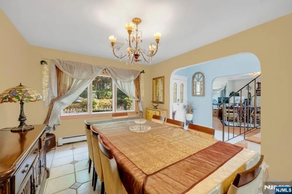 703 Stewart Street Ridgefield, NJ 07657