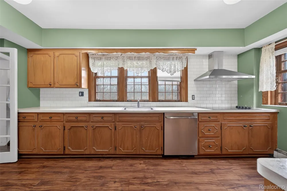 5044 Charing Cross Road Bloomfield Hills City, MI 48304