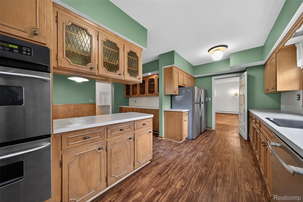5044 Charing Cross Road Bloomfield Hills City, MI 48304
