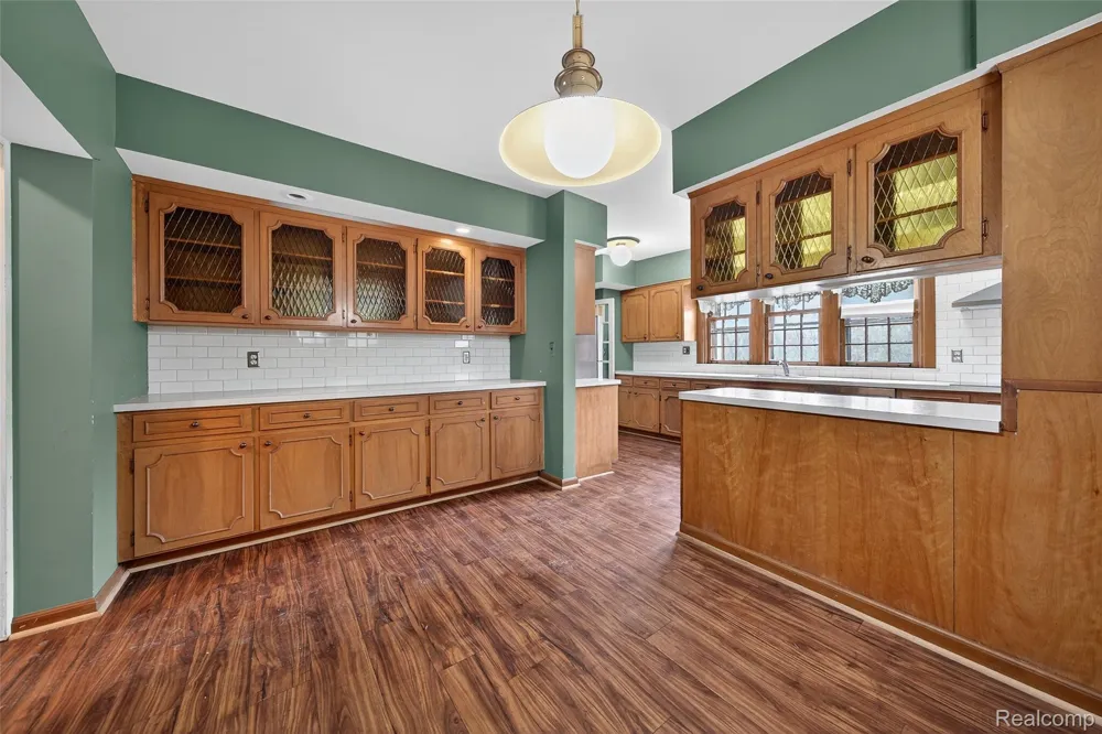 5044 Charing Cross Road Bloomfield Hills City, MI 48304