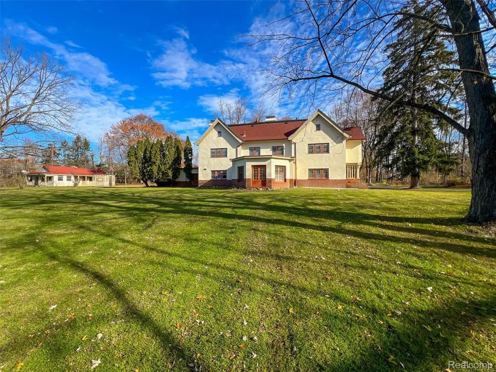 5044 Charing Cross Road Bloomfield Hills City, MI 48304