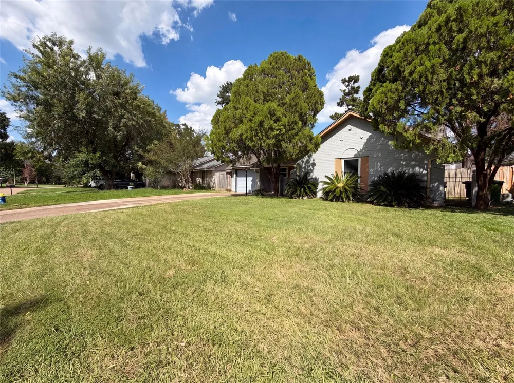 9314 Deanwood Street Houston, TX 77040