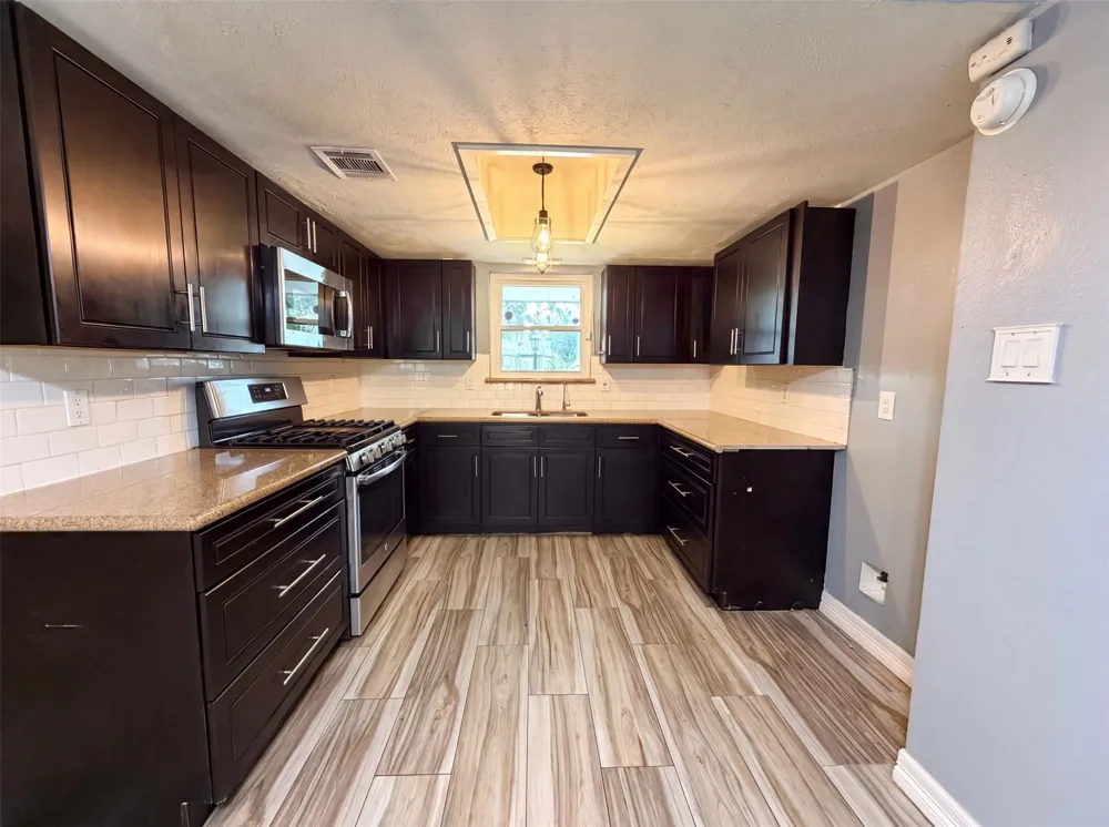 9314 Deanwood Street Houston, TX 77040