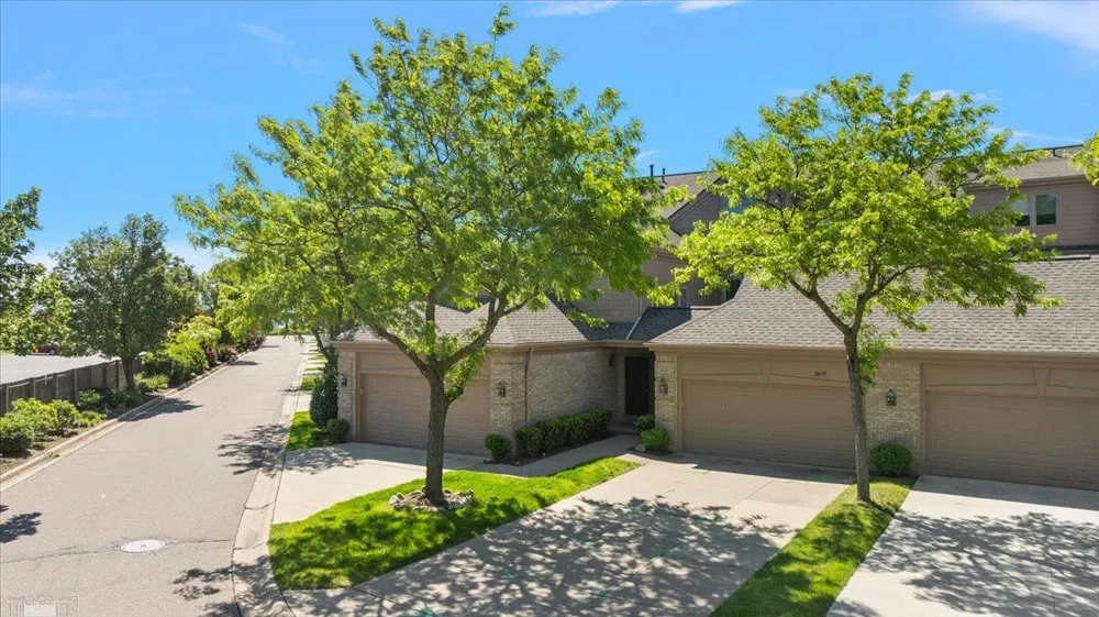 26151 Harbour Pointe Drive Harrison Charter Township, MI 48045