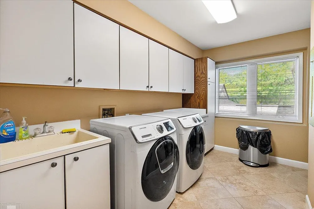 26151 Harbour Pointe Drive Harrison Charter Township, MI 48045