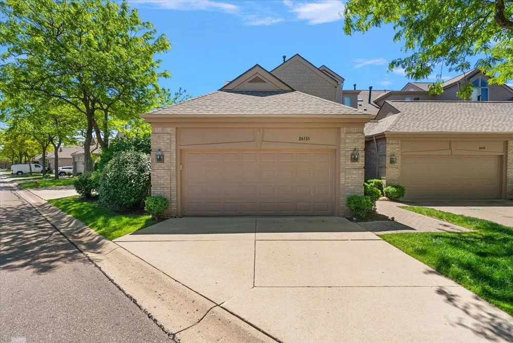 26151 Harbour Pointe Drive Harrison Charter Township, MI 48045