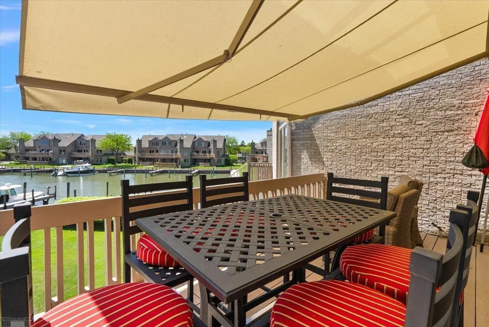 26151 Harbour Pointe Drive Harrison Charter Township, MI 48045