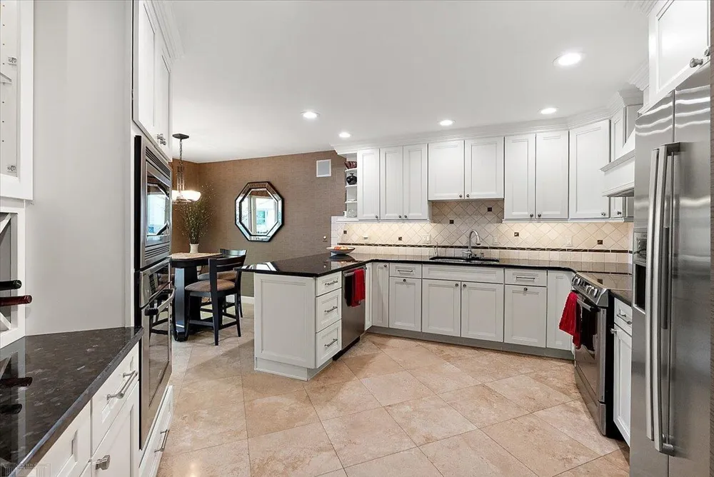26151 Harbour Pointe Drive Harrison Charter Township, MI 48045