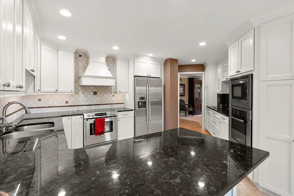 26151 Harbour Pointe Drive Harrison Charter Township, MI 48045