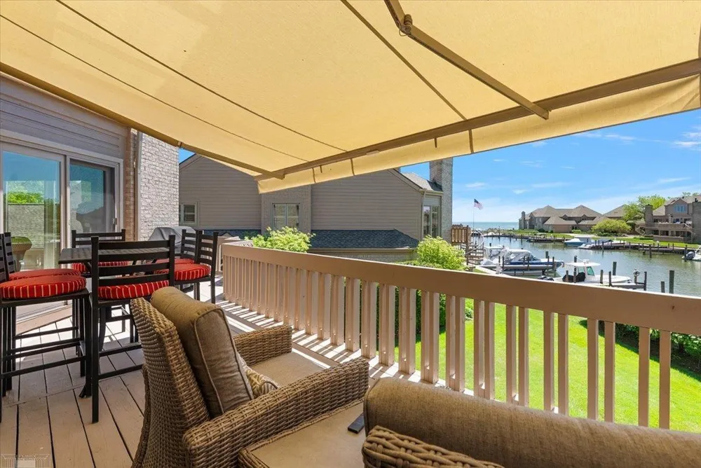 26151 Harbour Pointe Drive Harrison Charter Township, MI 48045