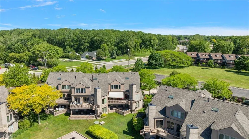 26151 Harbour Pointe Drive Harrison Charter Township, MI 48045