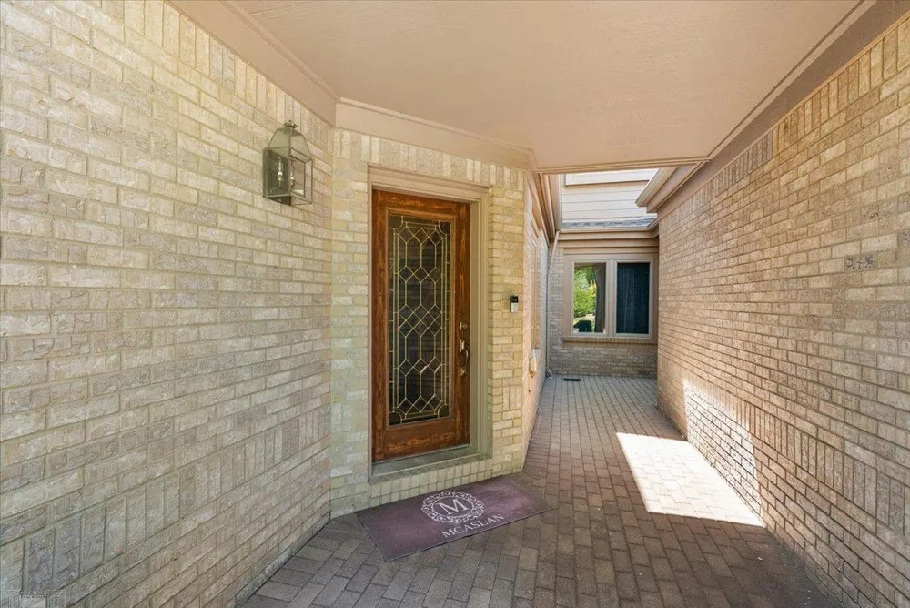 26151 Harbour Pointe Drive Harrison Charter Township, MI 48045