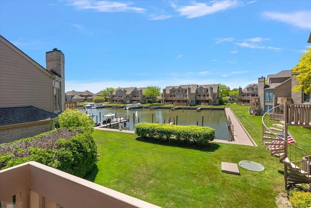 26151 Harbour Pointe Drive Harrison Charter Township, MI 48045