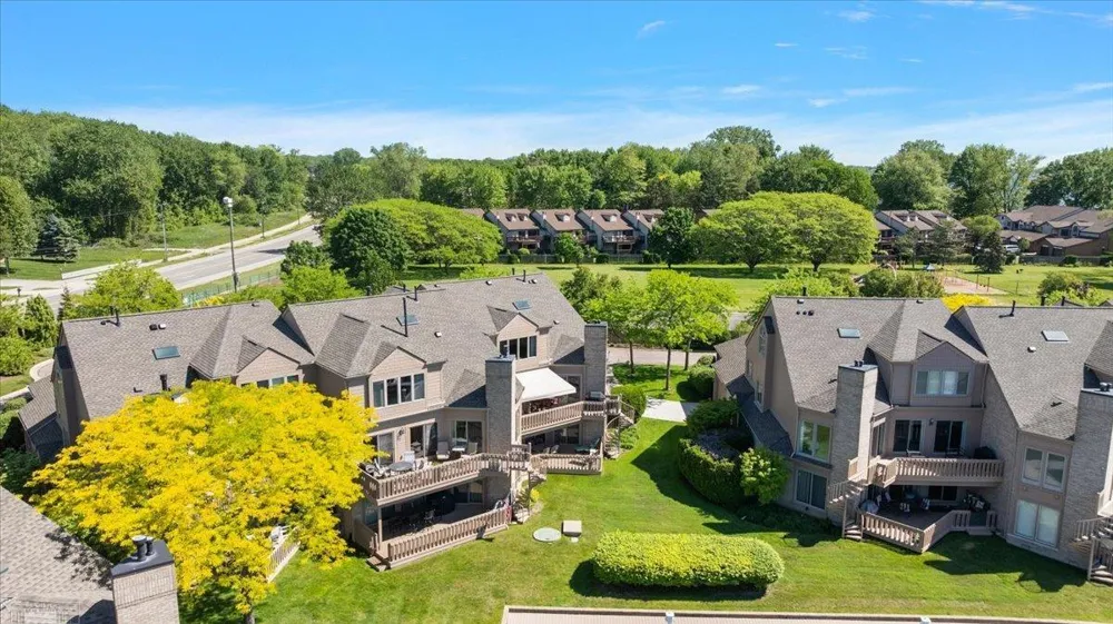 26151 Harbour Pointe Drive Harrison Charter Township, MI 48045