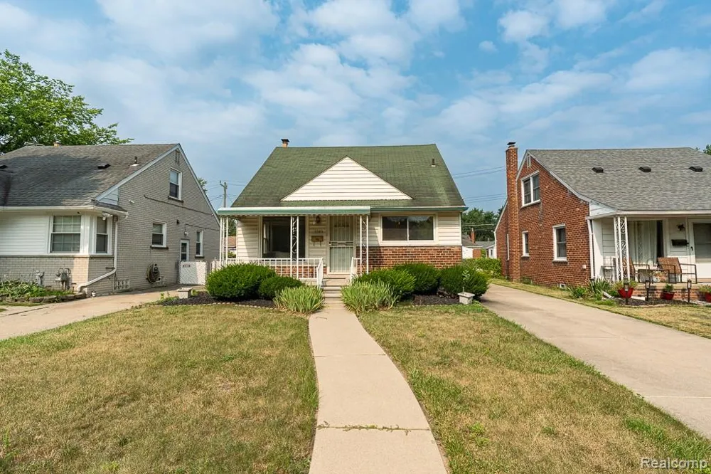 9343 Fenton Redford Charter Township, MI 48239