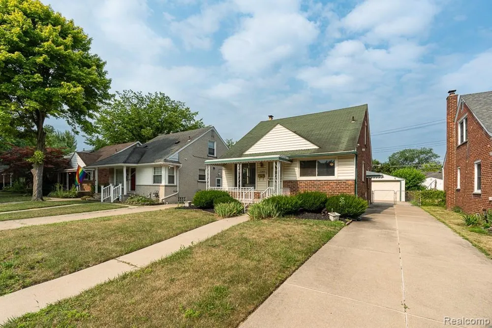 9343 Fenton Redford Charter Township, MI 48239