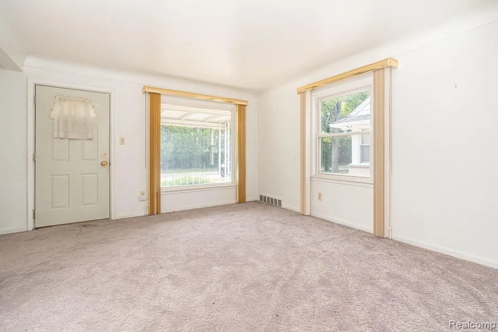9343 Fenton Redford Charter Township, MI 48239