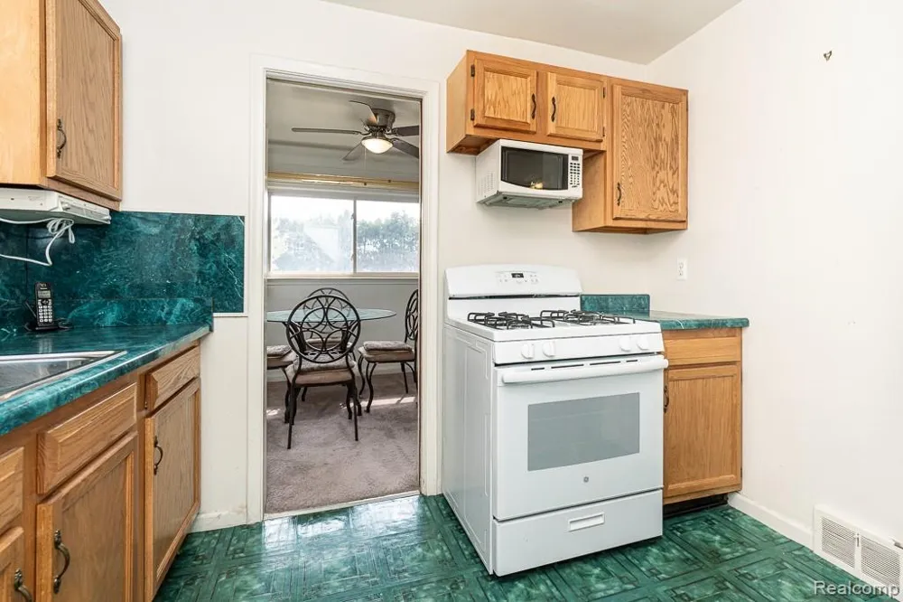 9343 Fenton Redford Charter Township, MI 48239