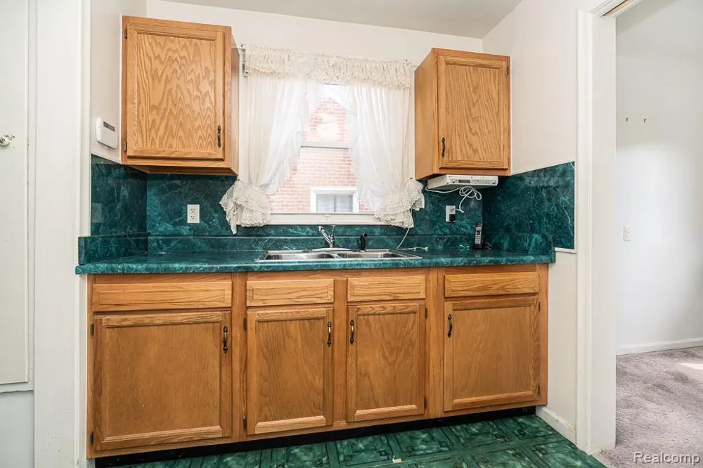 9343 Fenton Redford Charter Township, MI 48239