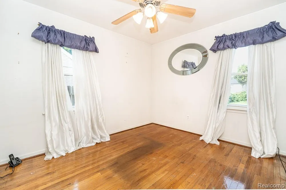 9343 Fenton Redford Charter Township, MI 48239