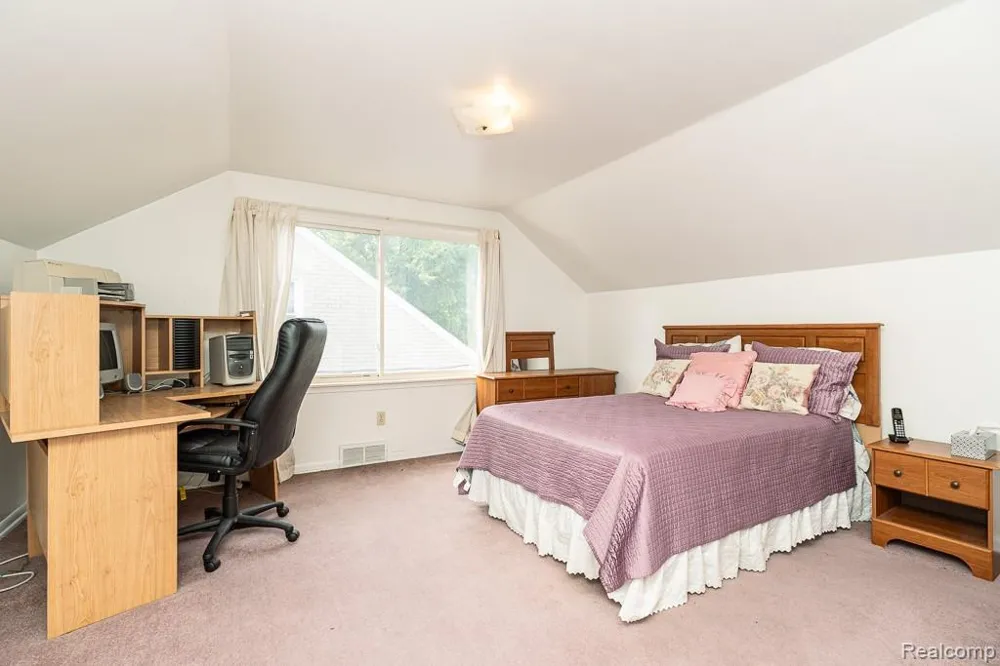 9343 Fenton Redford Charter Township, MI 48239