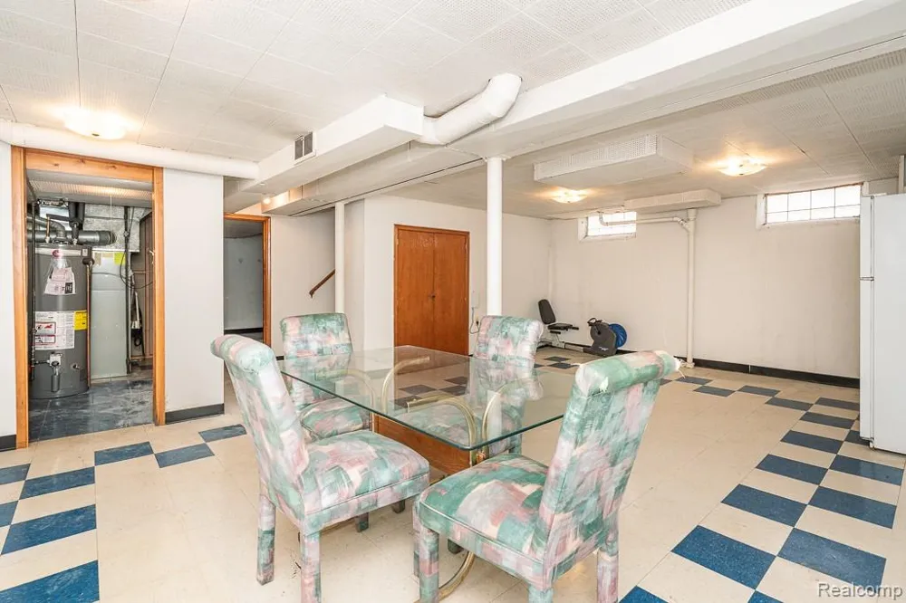 9343 Fenton Redford Charter Township, MI 48239