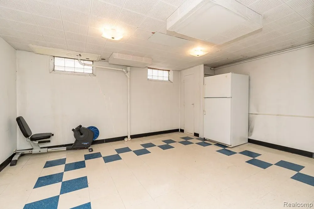 9343 Fenton Redford Charter Township, MI 48239
