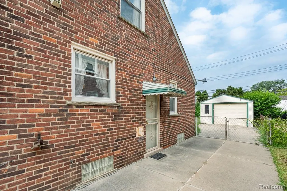 9343 Fenton Redford Charter Township, MI 48239