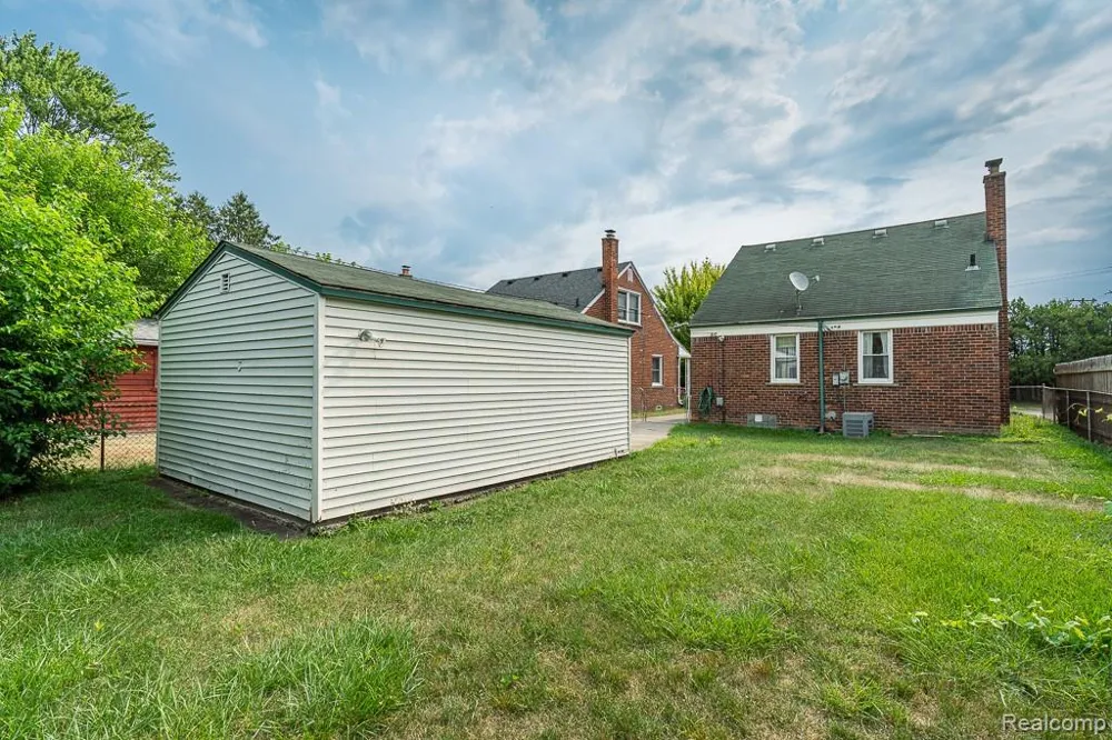 9343 Fenton Redford Charter Township, MI 48239