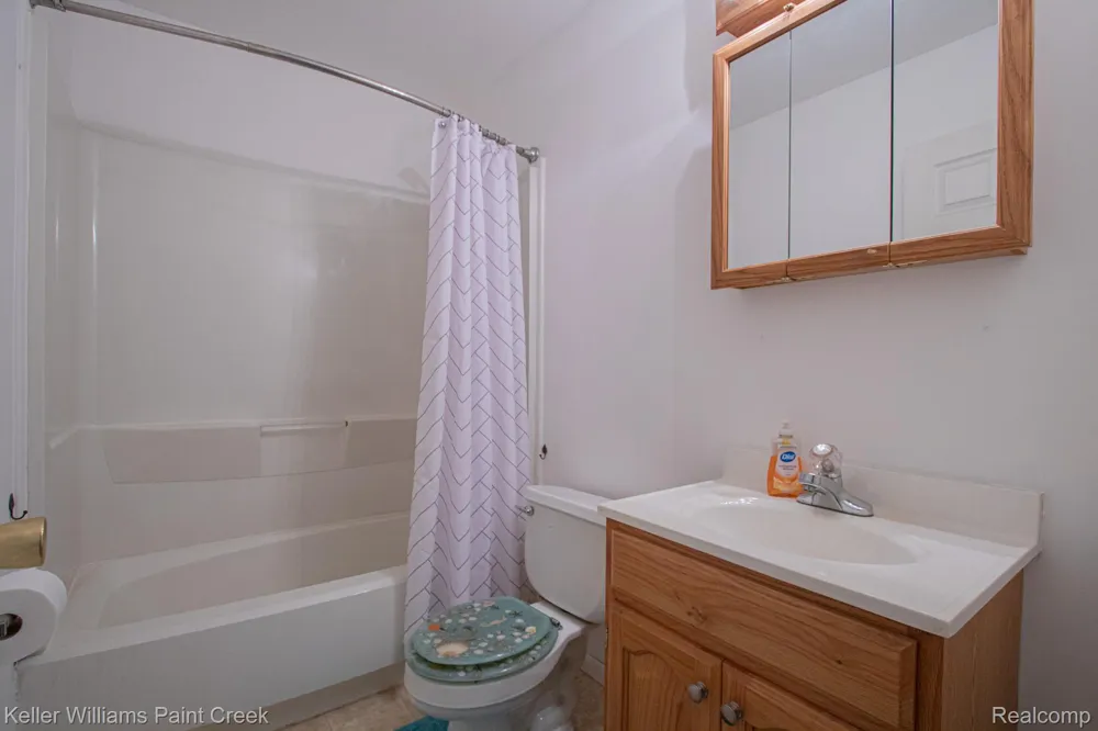 17501 Clarann Street Melvindale City, MI 48122