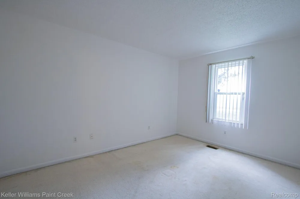 17501 Clarann Street Melvindale City, MI 48122
