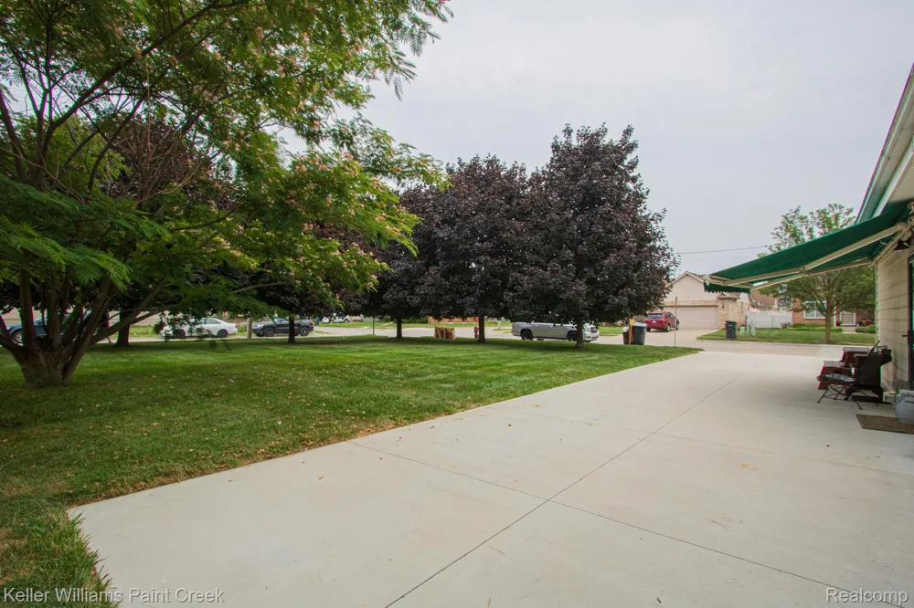 17501 Clarann Street Melvindale City, MI 48122